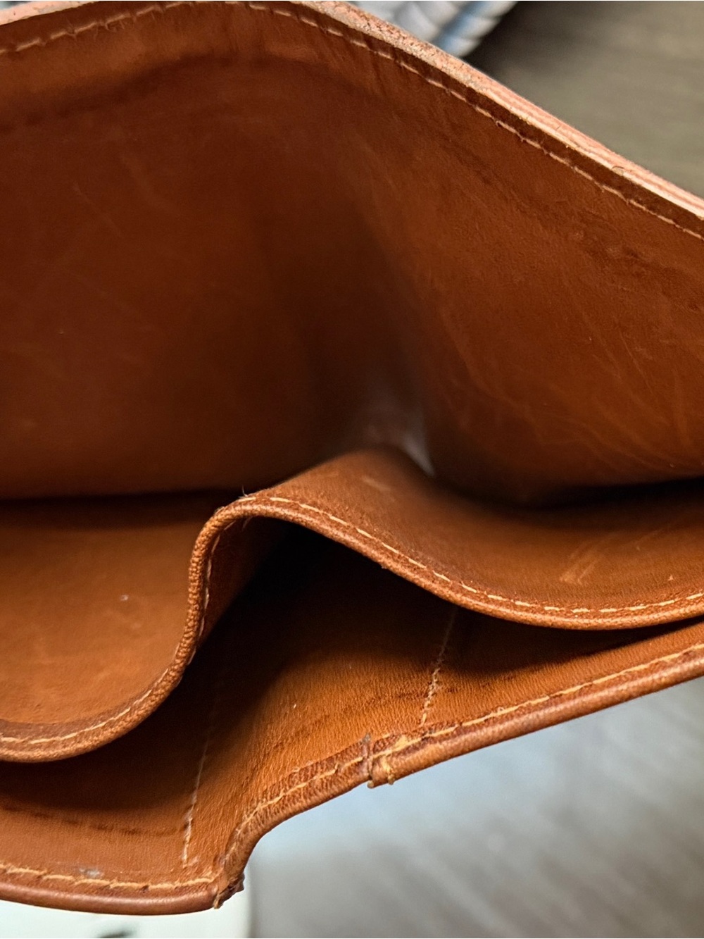 C.C. Filson Rugged Twill Outfitter Packer Wallet - Picture 4 of 4